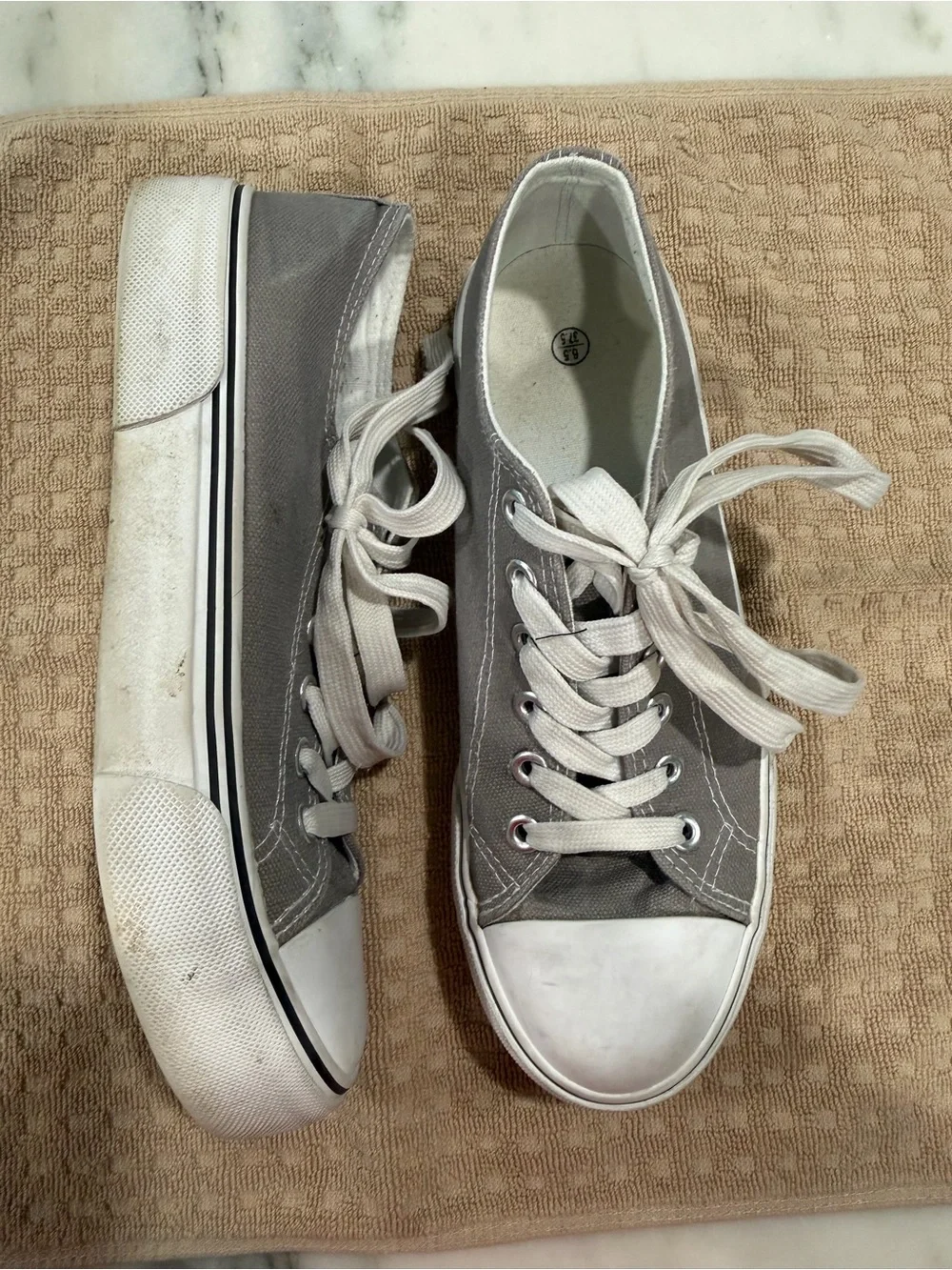 SHEIN Gray Canvas Low-Top Sneakers with White Laces
